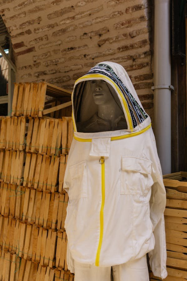 Matériel apiculture : équipez-vous efficacement pour vos abeilles !